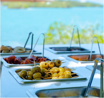 Saborea nuevos sabores en un ambiente único, donde la pasión por la gastronomía y la curiosidad se unen para una experiencia inolvidable