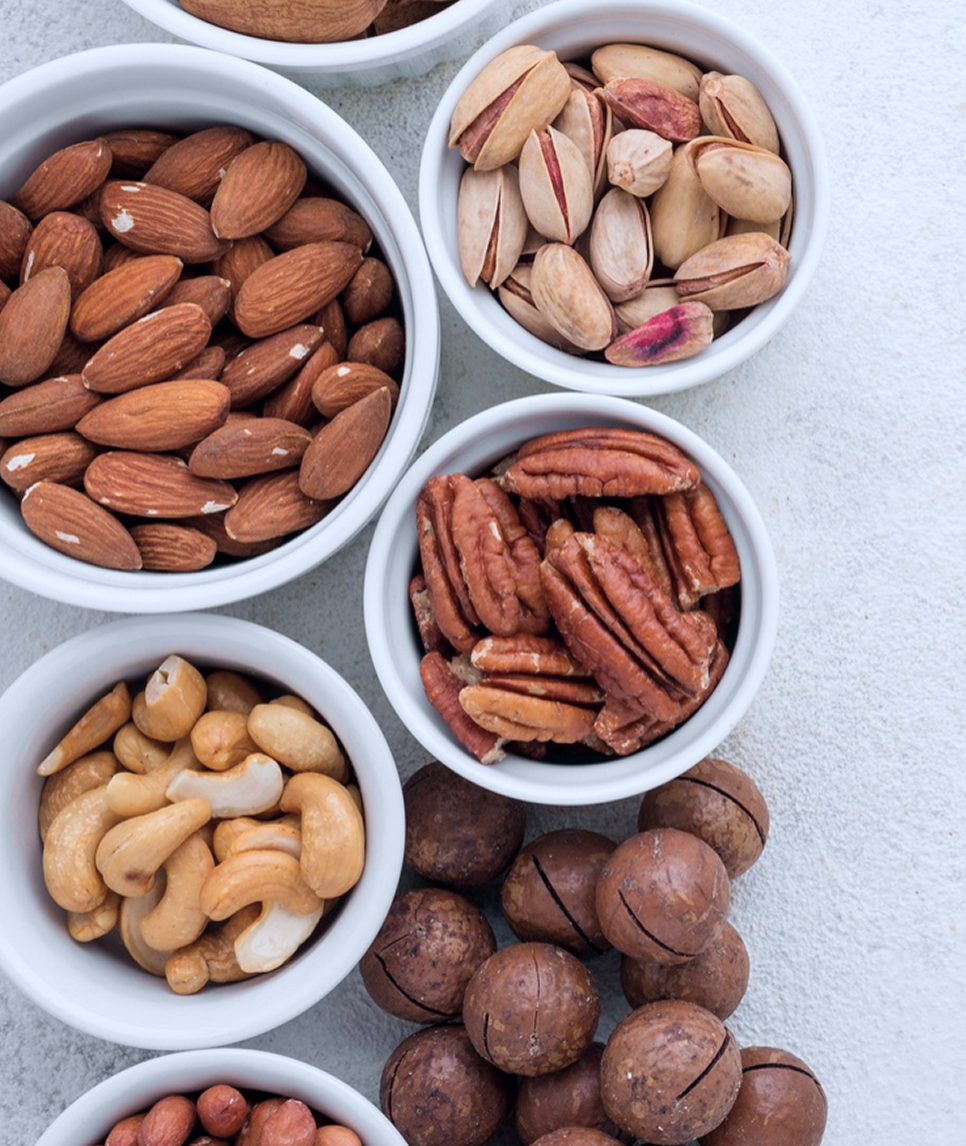 Selección premium de frutos secos para realzar sabores y texturas en experiencias gastronómicas únicas de Bocato Di Cardinale